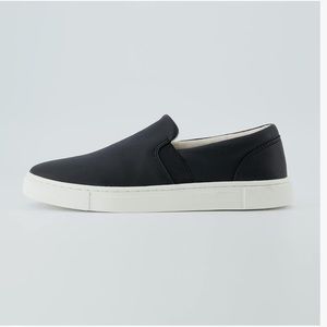 Cushionaire Slip on Sneakers